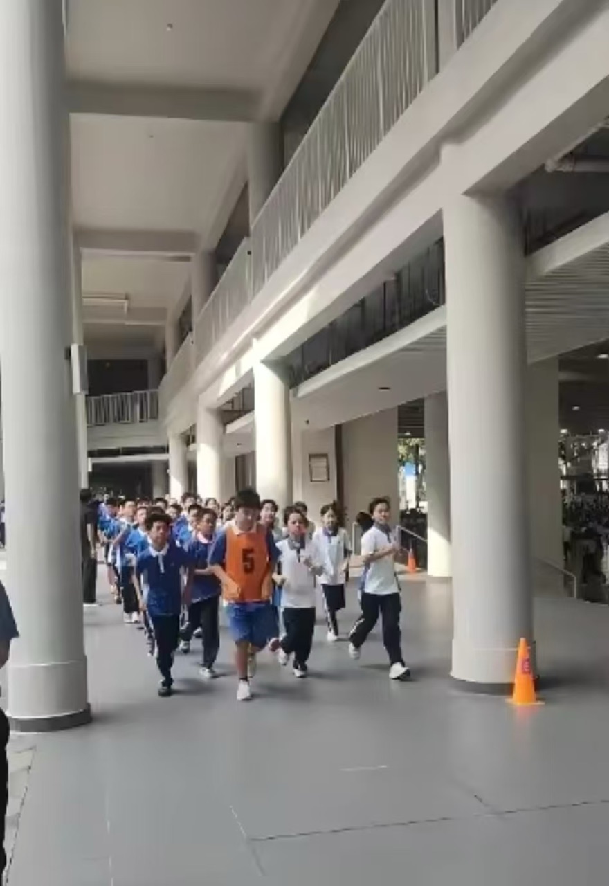 800米跑了第一名